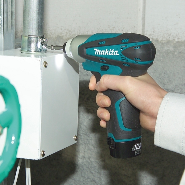 Makita 牧田 10.8V 充電式工具套裝 (起子電鑽十衝撃起子機) LCT204 Makita 牧田 10.8V 充電式工具套裝 (起子電鑽十衝撃起子機) LCT204