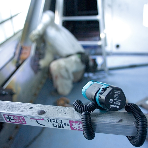 Makita 牧田 10.8V 充電式抓緊式LED 手充電筒ML101 (淨機)