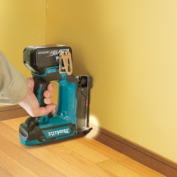 Makita 牧田 18V 充電式蚊釘槍 DPT353Z (淨機)